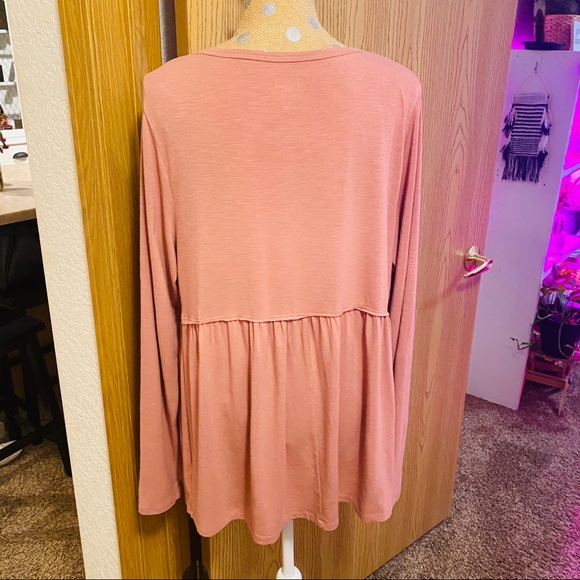 Long sleeve light pink peplum top - Picture 3 of 4
